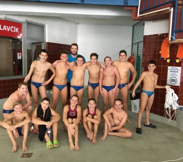 Tímu mladších žiakov Modrých Drakov pomohli dve naše dievčatá!